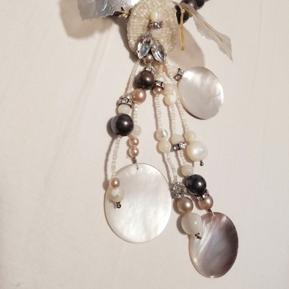 Beaded Leaf and Shell Necklace - Picture 5 of 7